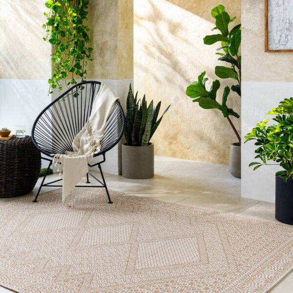 Reana Cottage White/Tan Area Rug