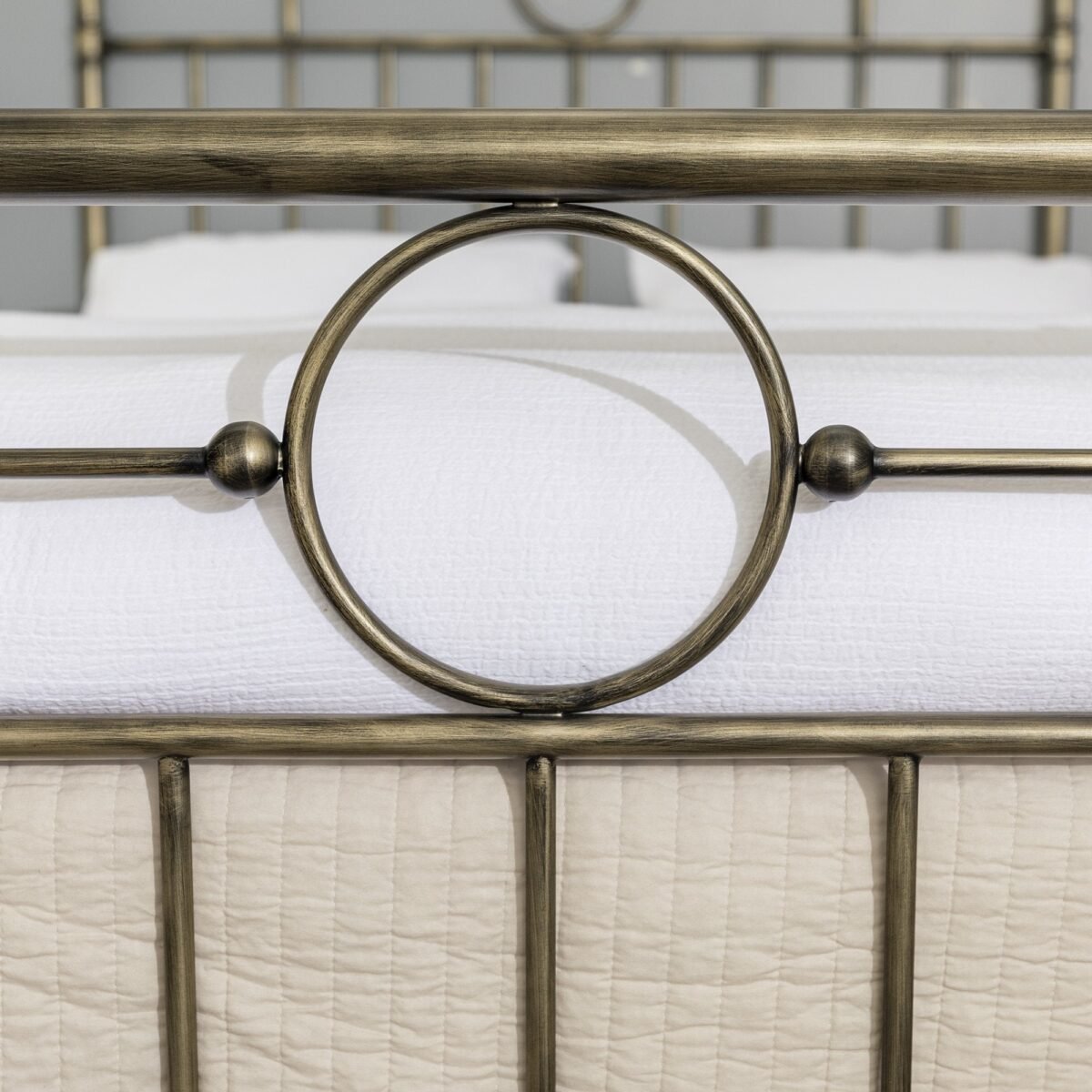 Antiqua Queen Bed - Image 5