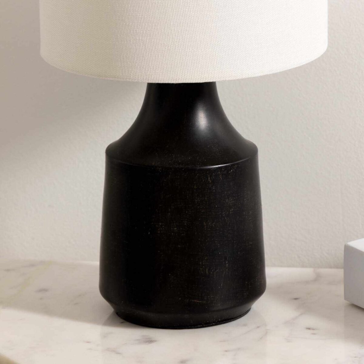 Canayan Black and Natural Resin Table Lamp - Image 4