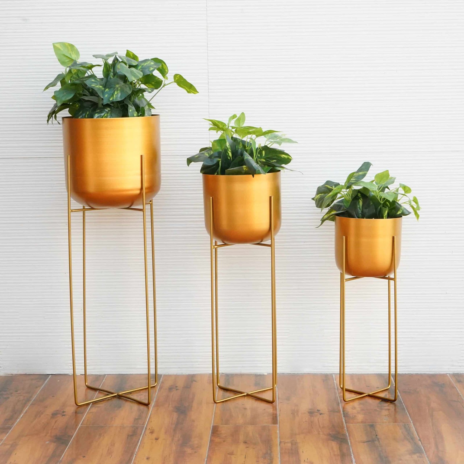 DSC03015 Metal Planters In Gold With Stand, Set Of 3 - Image 1