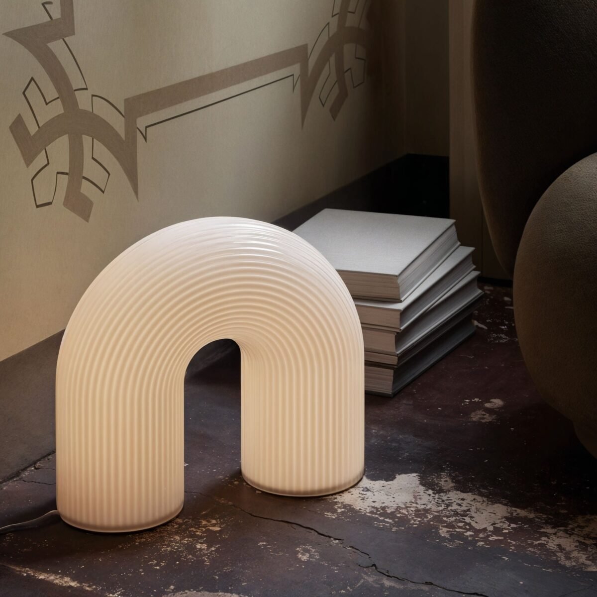 Vuelta Arch Table Lamp - Image 8