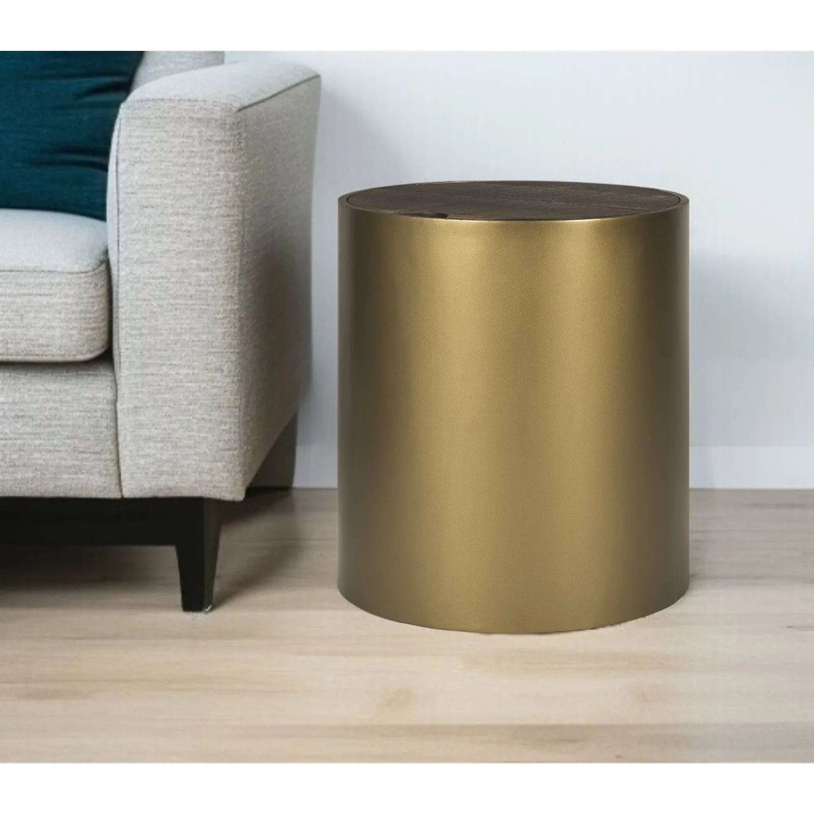 H0ddb2321f0874a84a19508f14878a28b7.webp Goldoma 22-inch drum end table with hidden storage, antiqued gold metal base and brown solid wood top in a living room setting