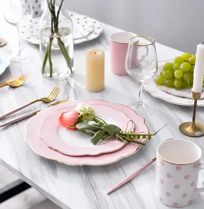 Brief Tableware Gold Edge Irregular Ceramic Plate Floral Shape Porcelain Steak Salad Dessert Dish Brief Tableware Gold Edge Irregular Ceramic Plate Floral Shape Porcelain Steak Salad Dessert Dish Tray Household Dinner Plate