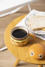 Large ceramic mug with lid in hamburger shape, 300ml capacity, colorful design