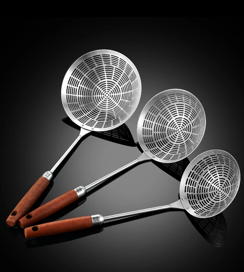 Three sizes of 304 stainless steel strainer with long handles on a kitchen counter