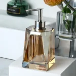 Soap box in clear glass with smooth edges.