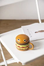 Large ceramic mug with lid in hamburger shape, 300ml capacity, colorful design