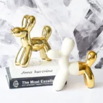 Close-up of the gold balloon dog statue showing its glossy ceramic finish.