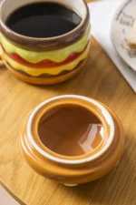 Large ceramic mug with lid in hamburger shape, 300ml capacity, colorful design