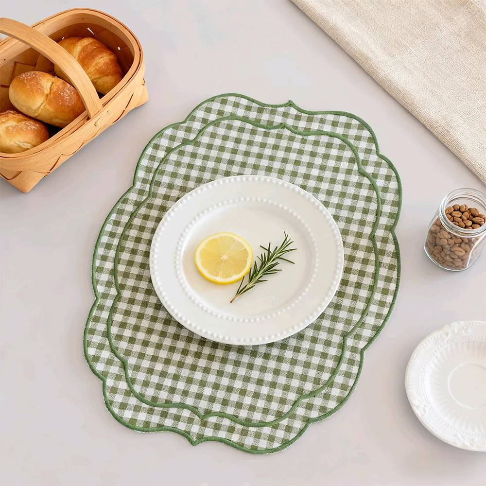 Wave Edge Embroidered Checkered Placemat 4PCS Cotton and Linen Reusable Wedding Party Desktop Wave Edge Embroidered Checkered Placemat 4PCS Cotton and Linen Reusable Wedding Party Desktop Decoration