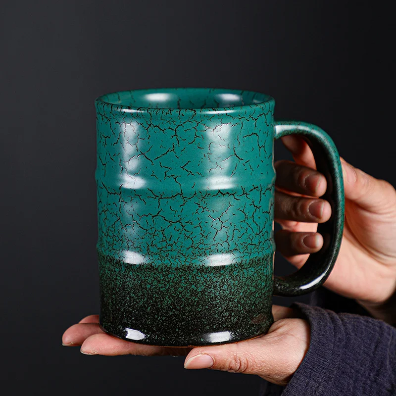 Large ceramic coffee mug in stoneware, 600ml capacity, perfect for coffee and tea