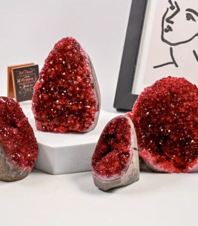 1PC Classic Red Geode Cluster - Perfect for Home and Office Decor, Unique Gift, Suitable for Halloween and Christmas