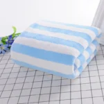 Hotel beauty salon quick-drying beach towel home soft absorbent face towel striped coral fleece bath towel – close-up detail
