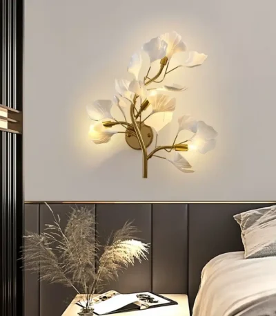 Luxury Gold Ginkgo Leaf Wall Sconce Modern LED Wall Lamp Creative Flower Wall Light Fixture for Bedroom Living Room Home