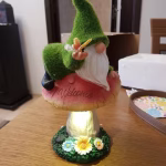 Outdoor Solar Garden Statue Light, Gnomes Statue with Solar Lights, Garden Resin Solar Flocked Gnome Mushroom Statue Decor Light